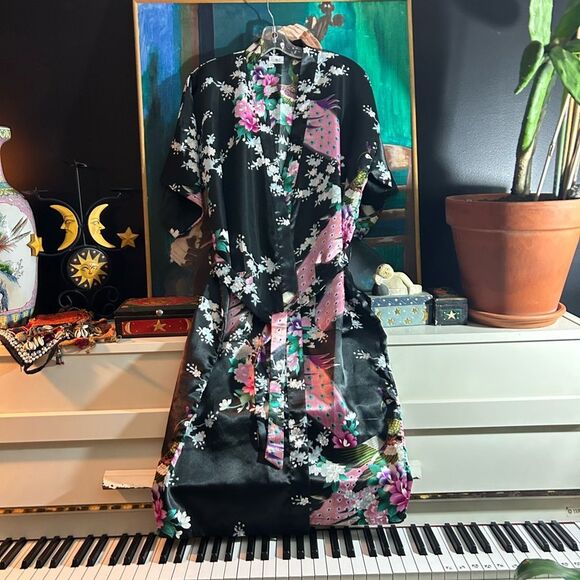 Vintage Floral Black and Pink Women's Satin Asian Robe Medium - Picture 1 of 16
